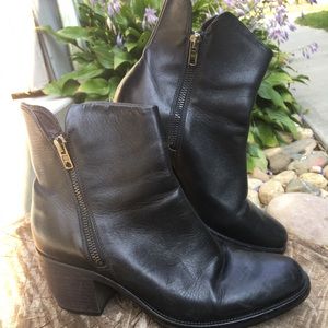 Boemos leather ankle boots.